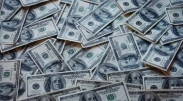 تحركات مفاجئة.. تراجع طفيف في سعر صرف الدولار الأمريكي أمام العملات الرئيسية